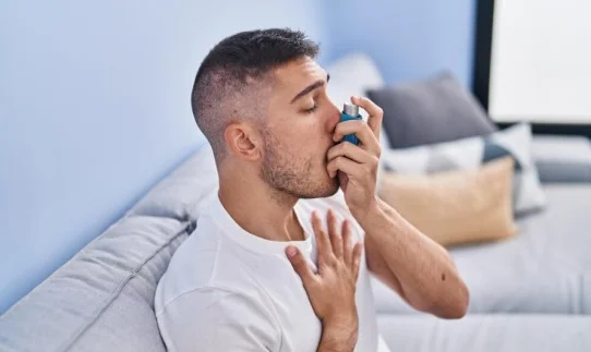 Utiliza correctamente los inhaladores y sigue las instrucciones médicas.